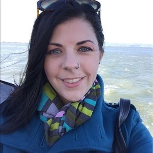 Meet your Posher, Emily